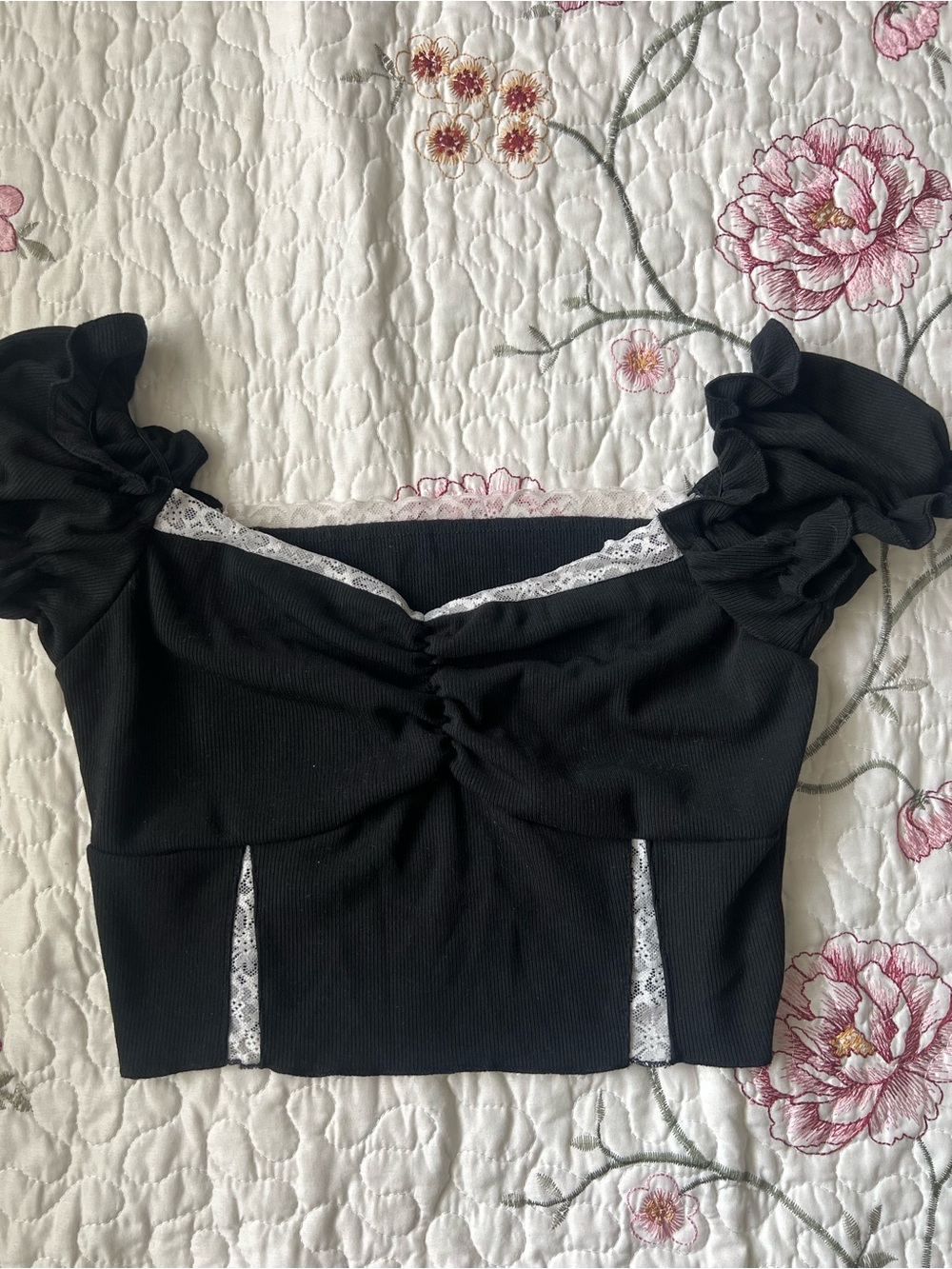 Ruffled Puff-Sleeve Black Lace-Trim Cropped Top